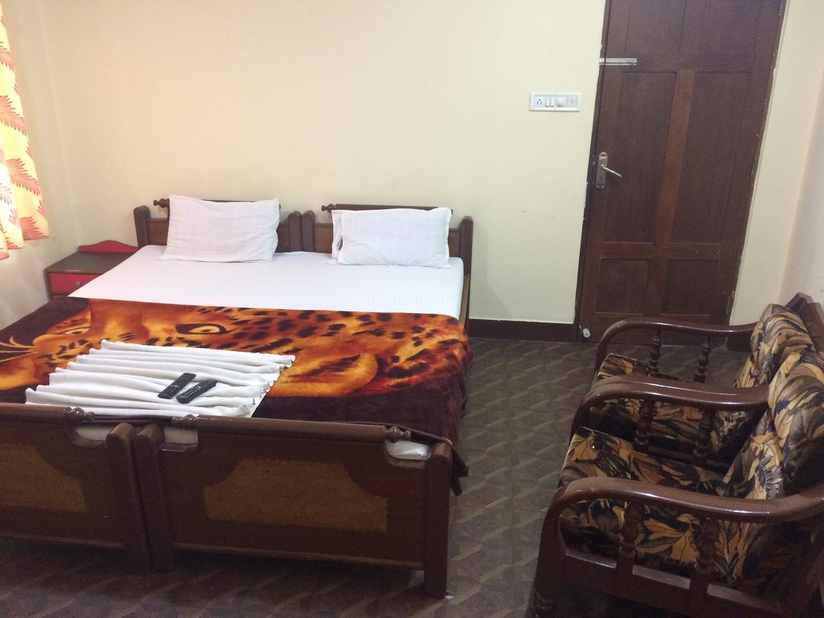 Hotel Green Land Bangalore Esterno foto
