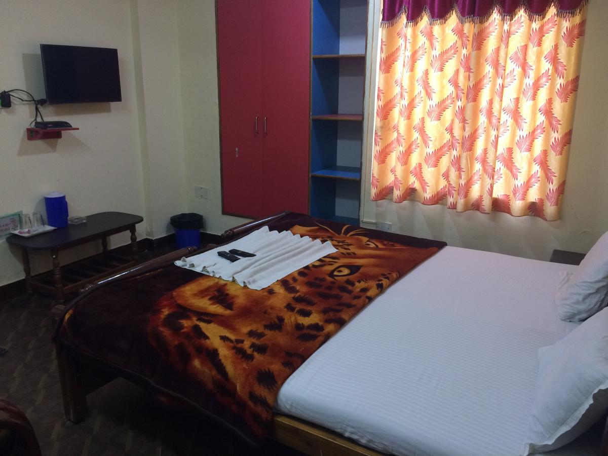 Hotel Green Land Bangalore Esterno foto